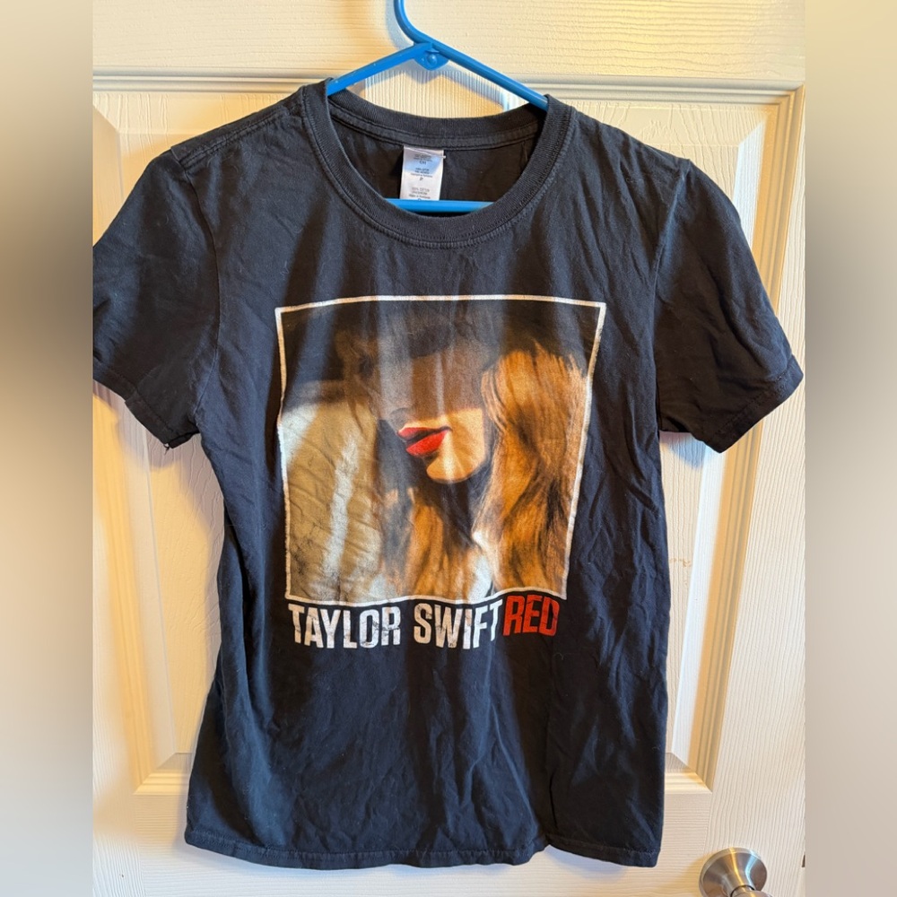 2013 Taylor Swift Red concert T-Shirt sz S